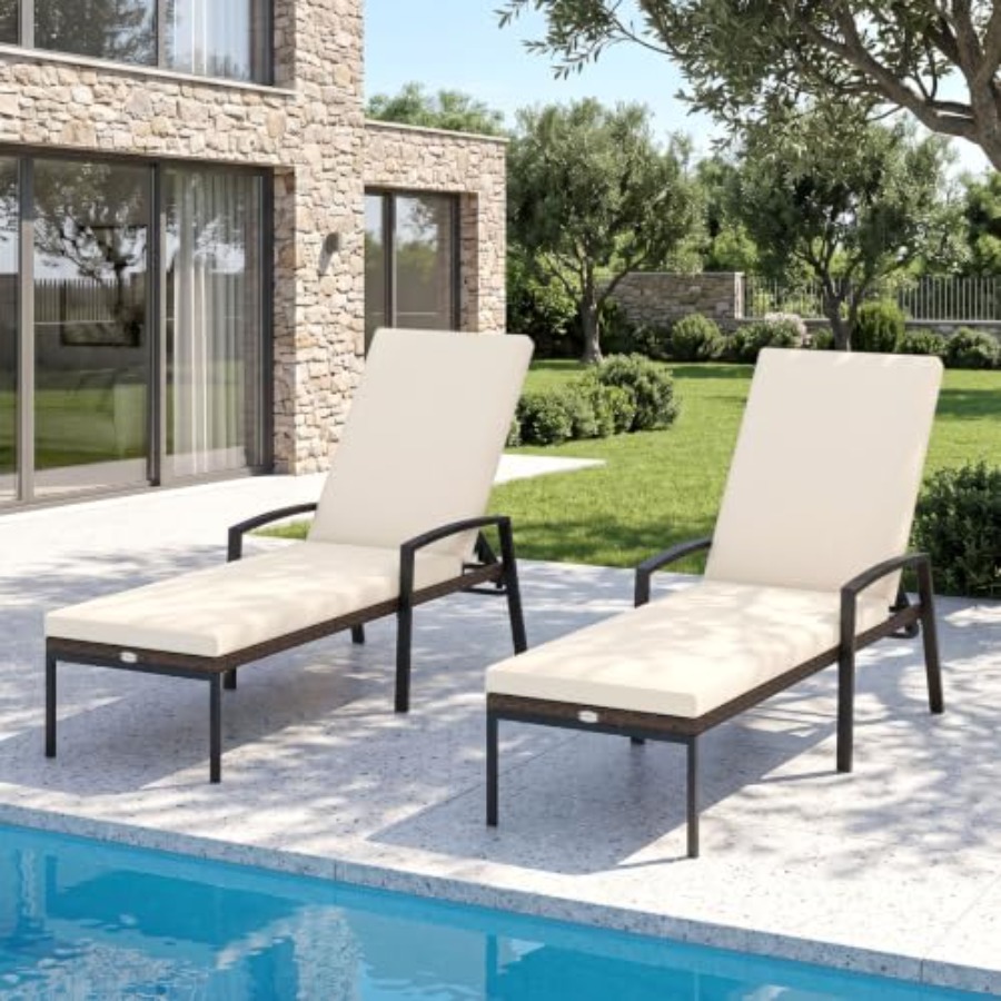 Outdoor Furniture Lounge Set - 屋外用パティオ家具セット：2脚のラタン製ラウンジチェア、調整可能なプールサイド用寝椅子、ベージュ色、耐候性
