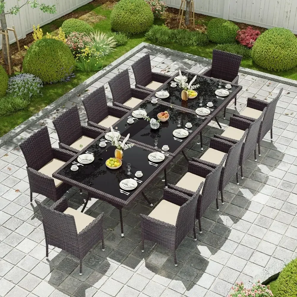 Outdoor Furniture Lounge Set - 籐製家具、正方形ガラステーブル、クッション付き椅子12脚、傘穴付きの15点屋外ダイニングセット